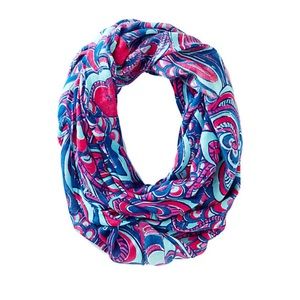 Riley Infinity Loop Scarf in Reel Me